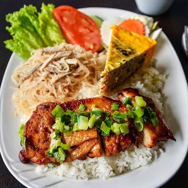 Com — grilled chicken rice plate